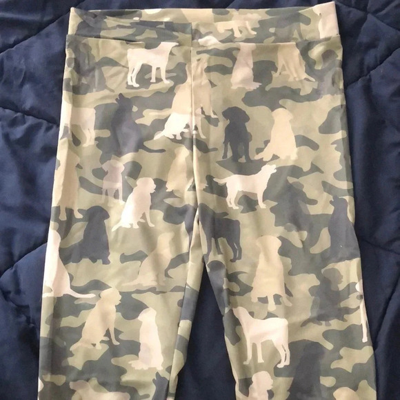 Camo Dog Leggings - Picture 1 of 5